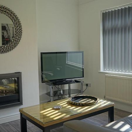 Palm House Apartment Widnes Bagian luar foto