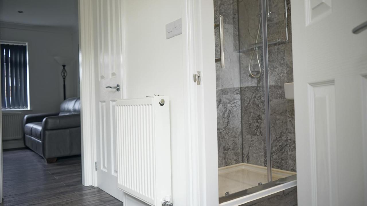 Palm House Apartment Widnes Bagian luar foto