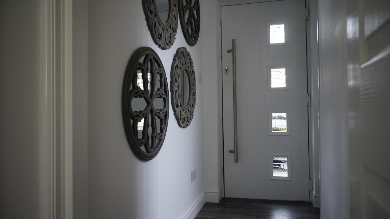 Palm House Apartment Widnes Bagian luar foto