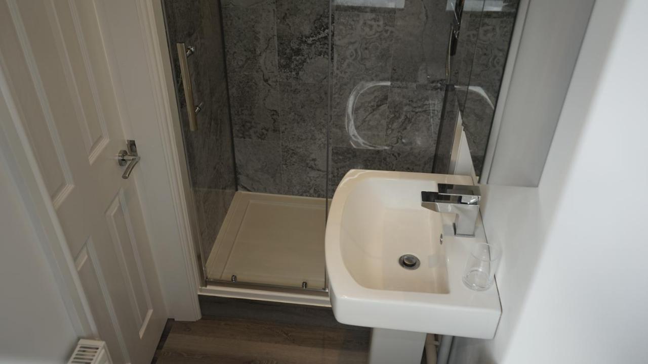 Palm House Apartment Widnes Bagian luar foto