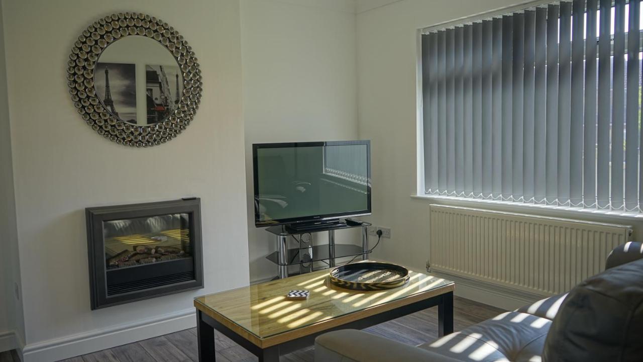 Palm House Apartment Widnes Bagian luar foto