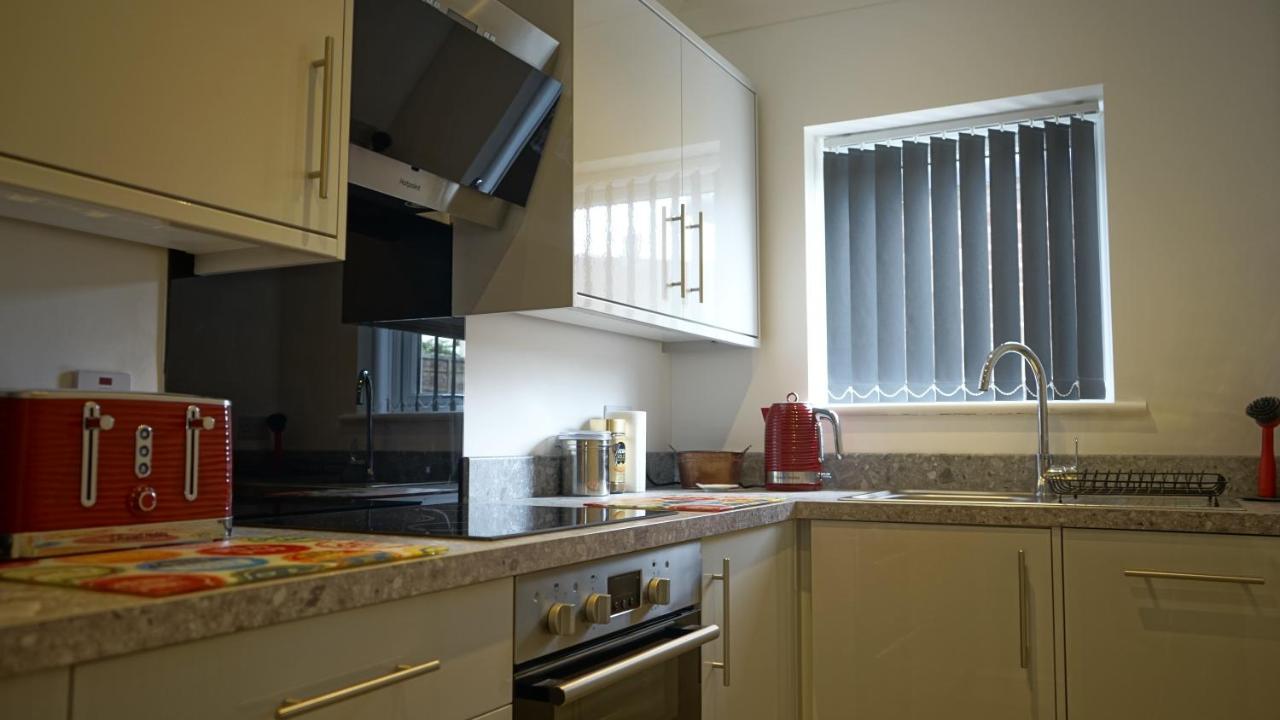 Palm House Apartment Widnes Bagian luar foto