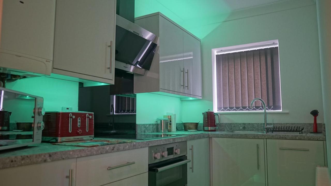 Palm House Apartment Widnes Bagian luar foto