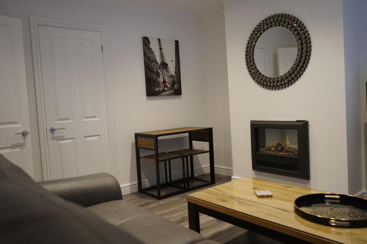 Palm House Apartment Widnes Bagian luar foto