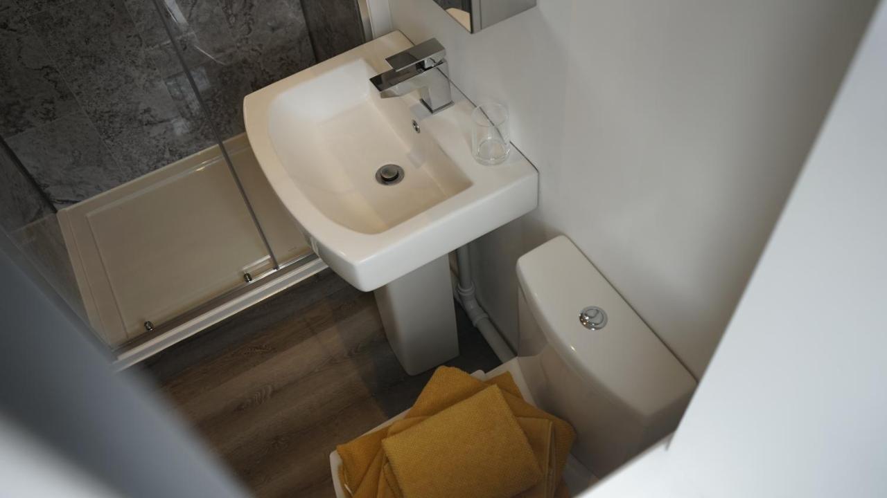 Palm House Apartment Widnes Bagian luar foto
