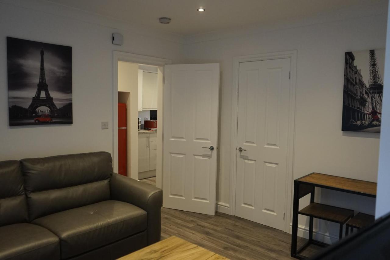 Palm House Apartment Widnes Bagian luar foto