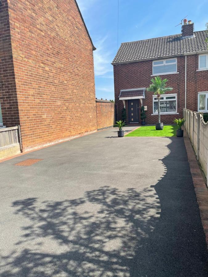 Palm House Apartment Widnes Bagian luar foto