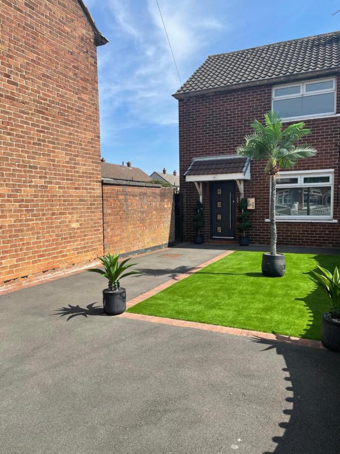 Palm House Apartment Widnes Bagian luar foto